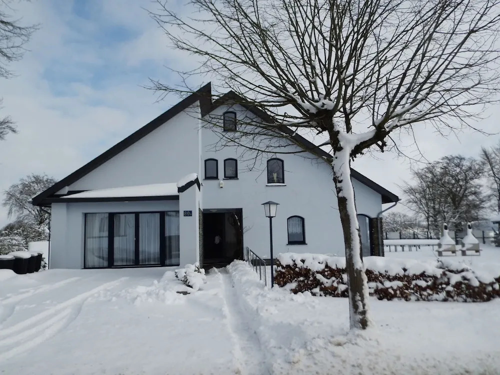 Classy Villa in Bllingen With High Fens and Town of Spa Nearby