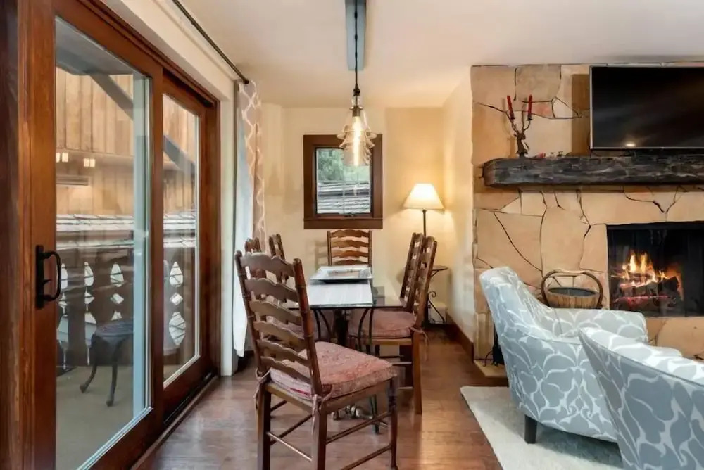 Modern 2 Bedroom Condo at the Base of Vail Mountain Next to Gondola One