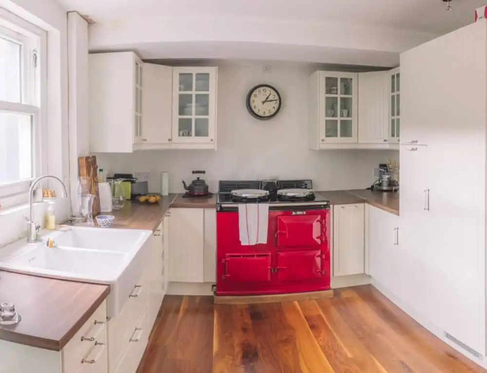 2 Bedroom House Near The Sea