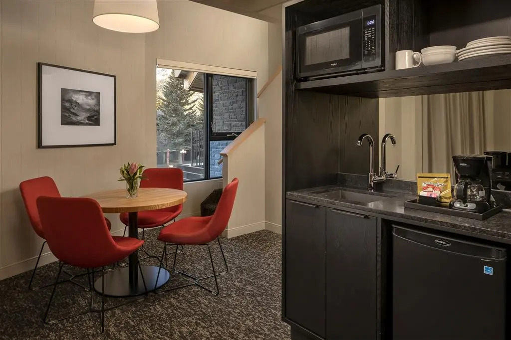 Peaks Hotel and Suites