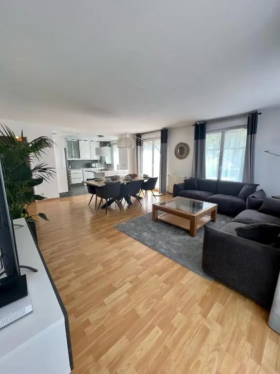 100m2 // Ideal Family/Friends // 5min Disney/Val Deurope