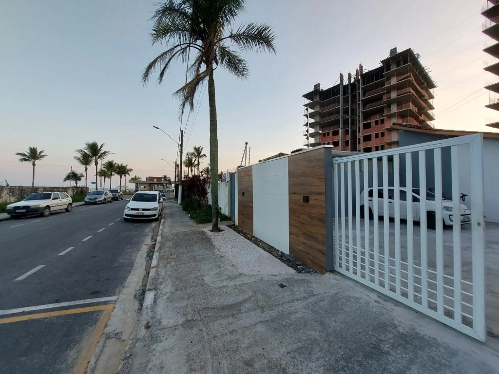 Suítes a 50m praia do SESC BERTIOGA, Ar condicionado, TV, WIFI, estacionamento, saída 16h