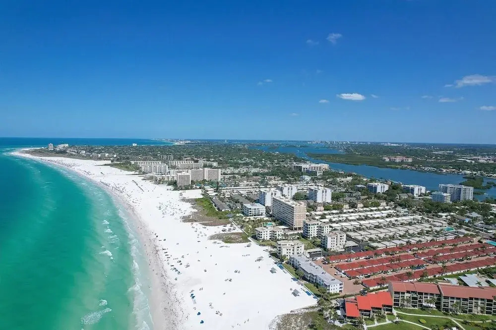 Anchorage Resort 8th Floor Condo In Siesta Key With Resort Amenities And Private Beach Access! 2 Bedroom Condo
