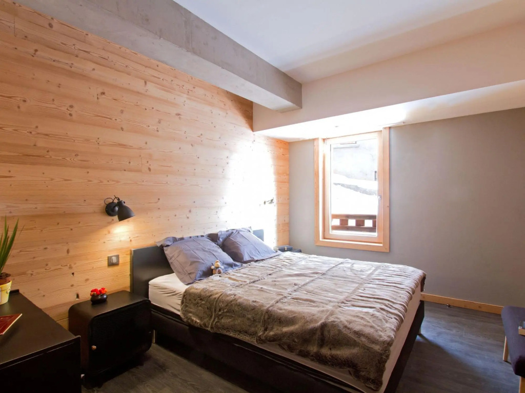Luxury apartment with a hot tub in the heart of Huez Village