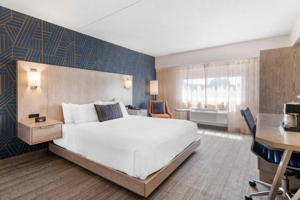Best Western Plus Landmark Inn
