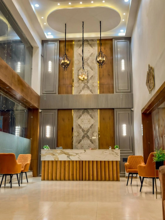 Hotel Crown Savoy, Near Railway Station & GURU NANAK DEV UNIVERSITY