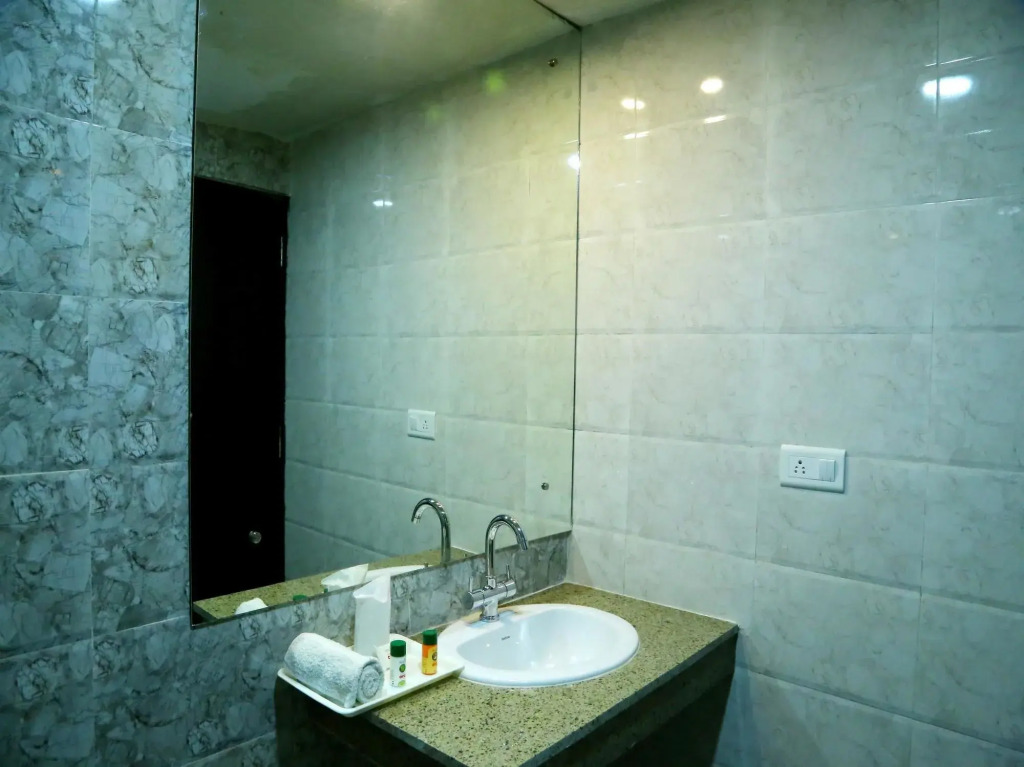 OYO 3712 Chandigarh Grand