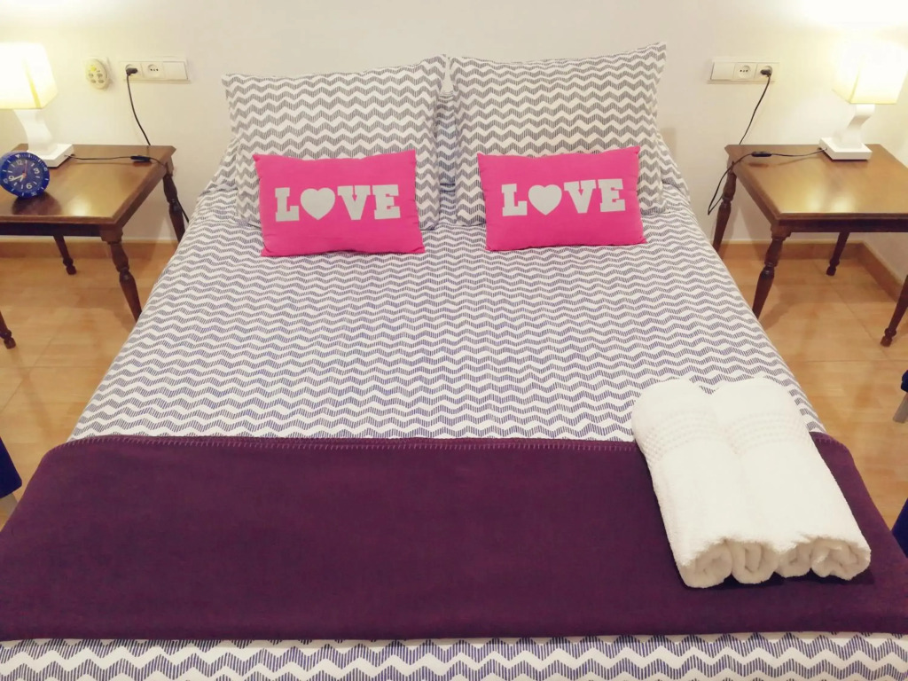 Central Apartment in Valencia with WIFI + Parking.