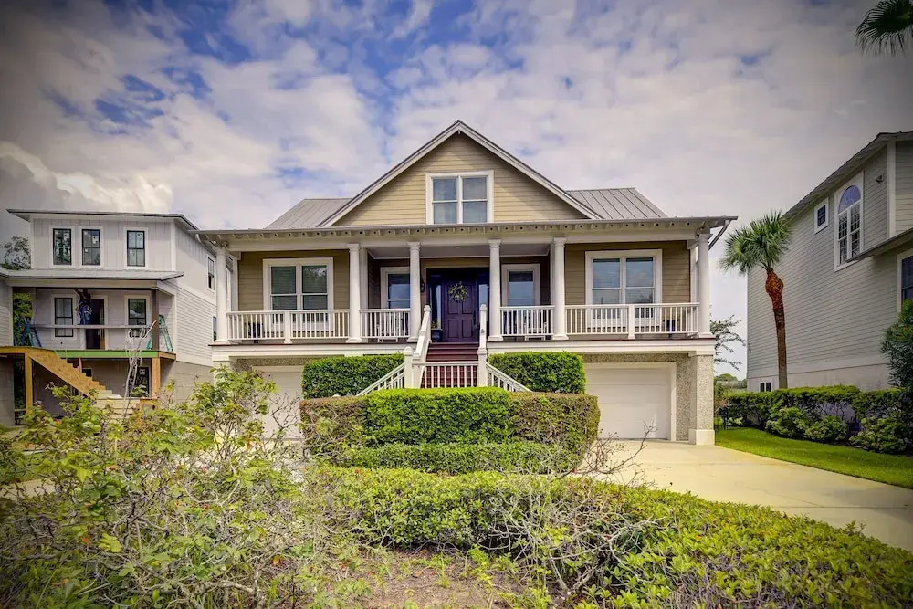 Fantastic Getaway With Private Pool, Deck, Game Room, AC & Fast Wifi