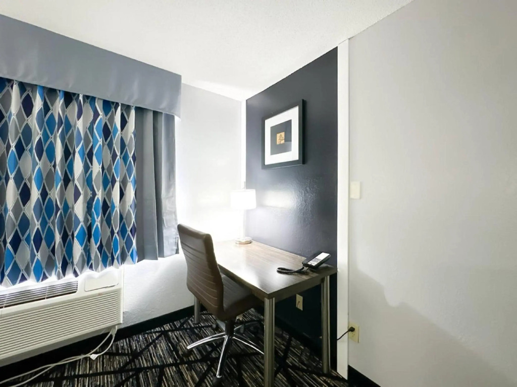 Blaine Town Inn & Suites