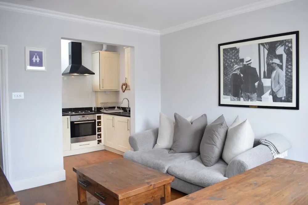 2 Bedroom Flat In Central London