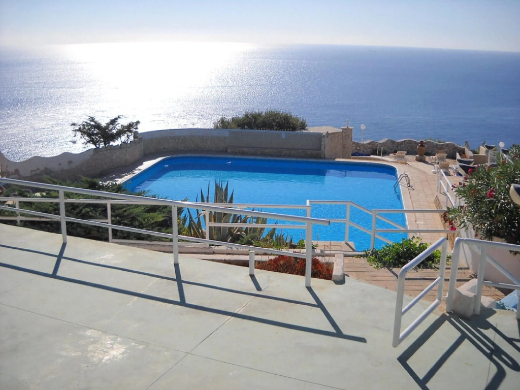 Anna Pool Residence