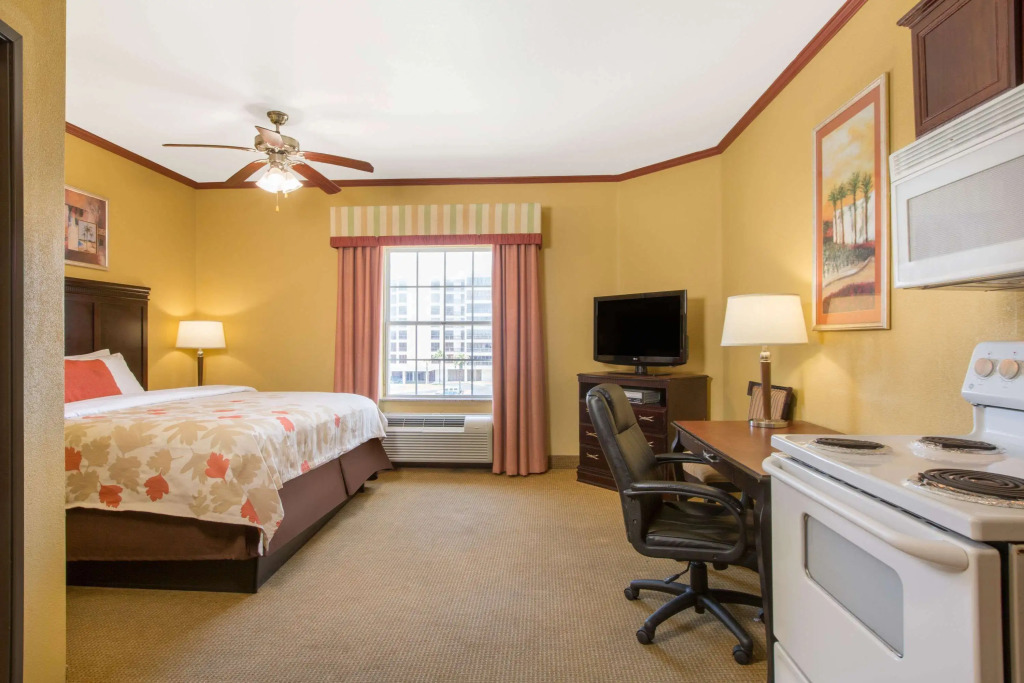 Hawthorn Extended Stay by Wyndham Corpus Christi Padre Is
