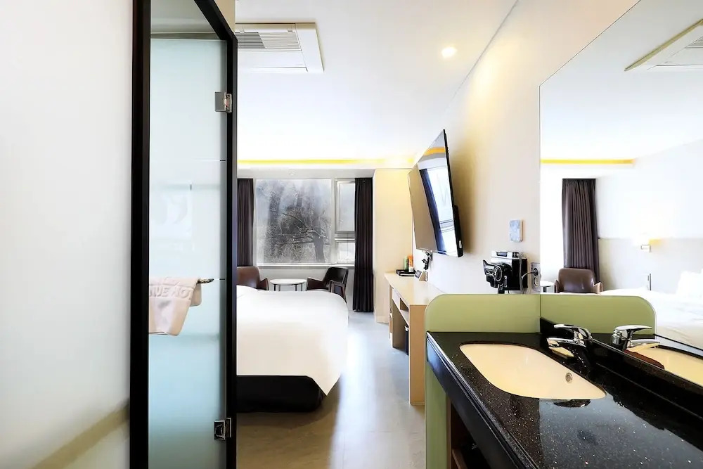 CS Avenue Tourist Hotel