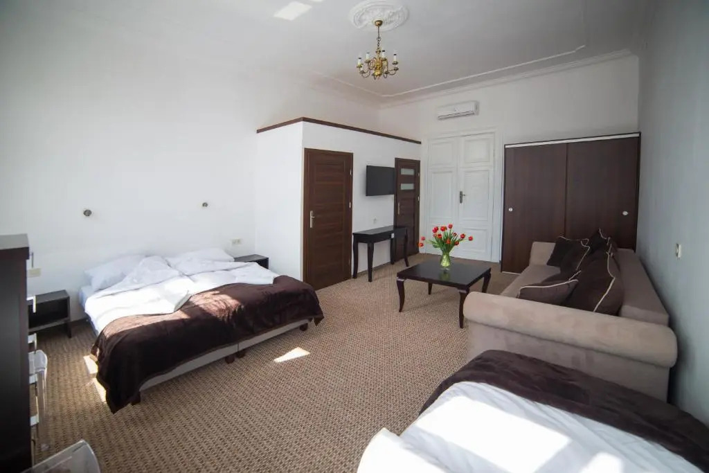 OperaHostel