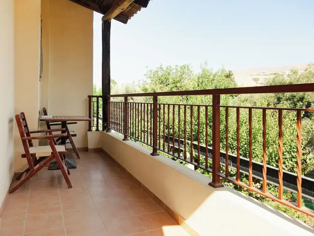 AMNISIADES APARTMENTS
