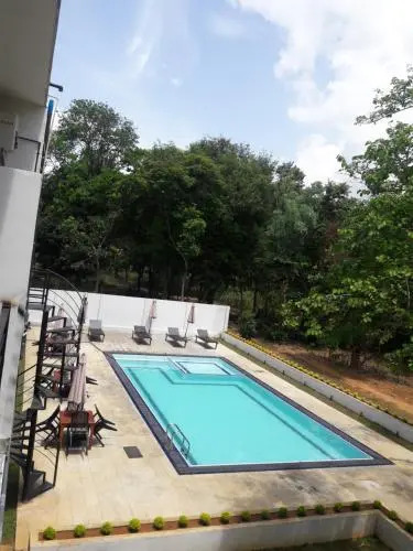 Mahinda Hotel and Restaurant