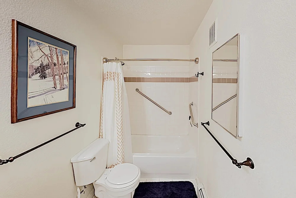 New Listing! Sparkling W/ Hot Tub & Garage 2 Bedroom Condo