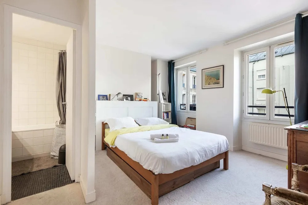 Warm and Homely Duplex Near Montmartre, Fits 5