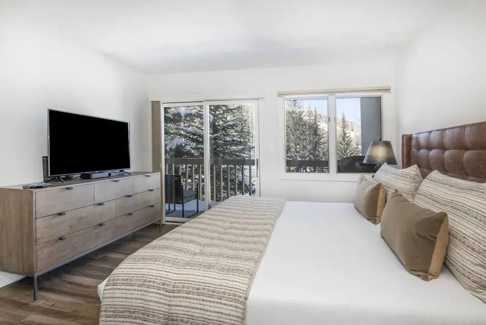 Townsend Place B202 1 Bedroom Condo by RedAwning