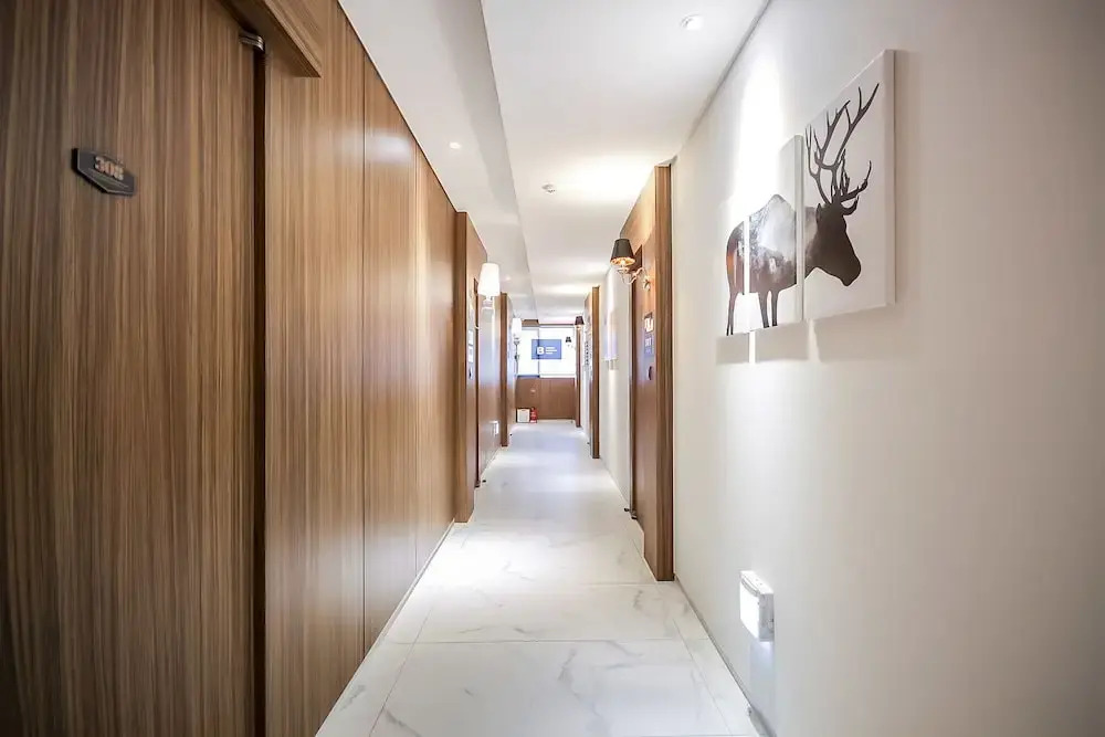 Brooks Business Hotel