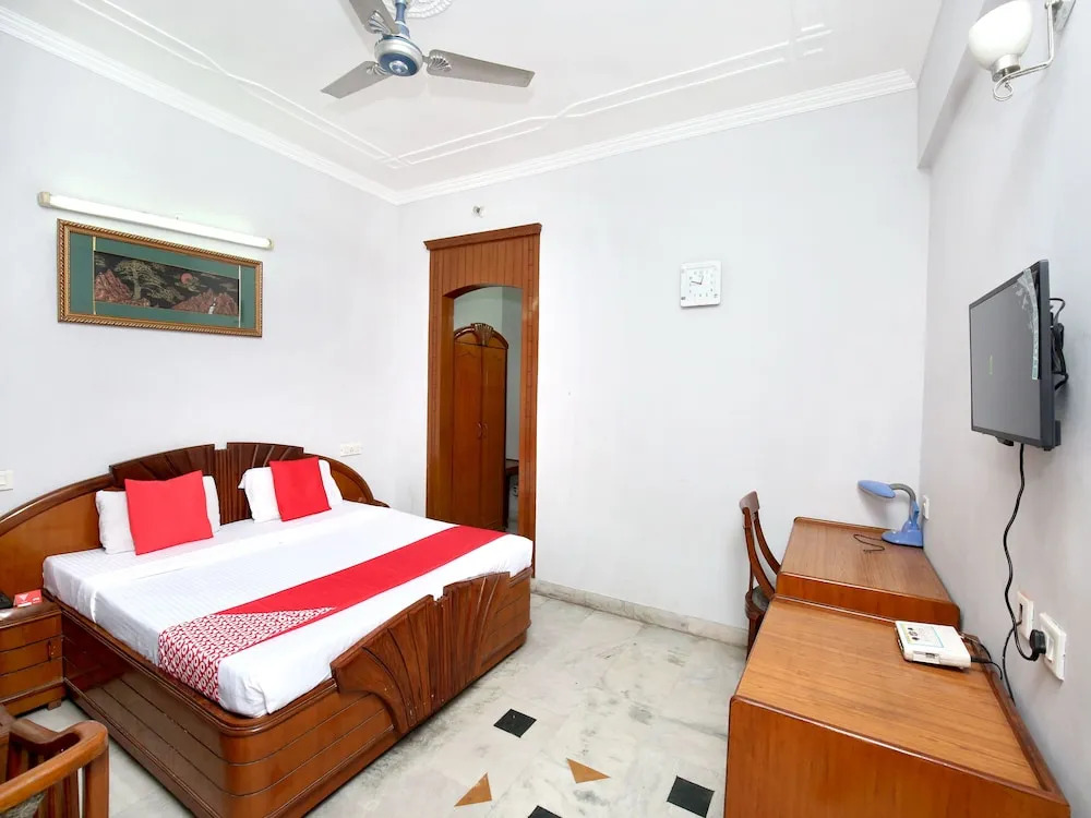 OYO 17381 Hotel City Look