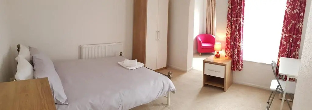 Beautiful cosy home on quiet street close to city centre