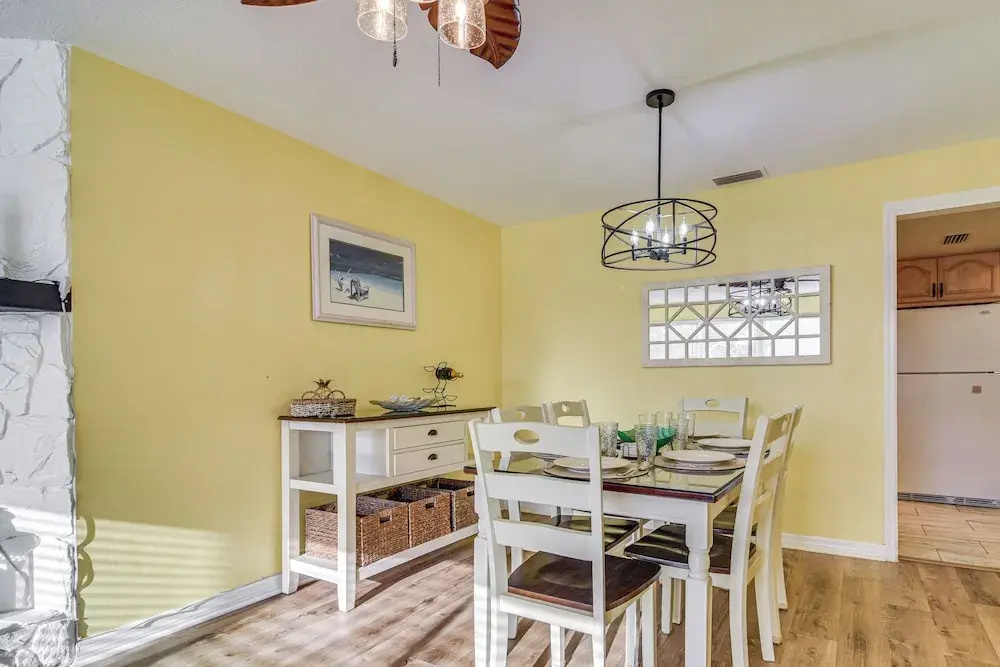 6 Mi to Clearwater Beach: Home w/ Furnished Lanai