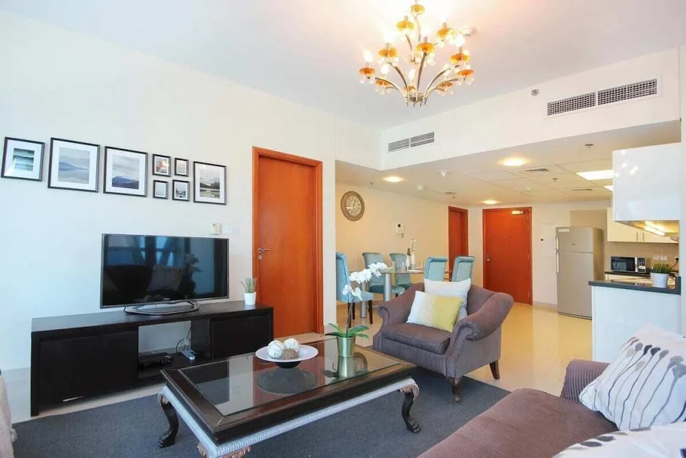 Spacious Apartment in the Classic Park Towers