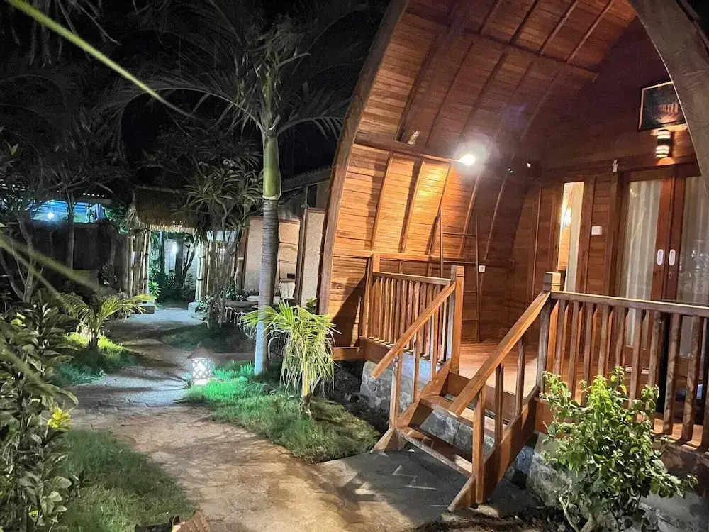 Made Taro - Menjangan Homestay
