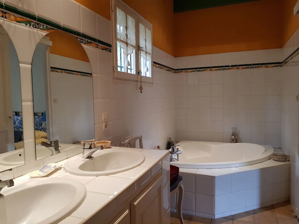 Characteristic Villa With Private Swimming Pool Close to the Center of Nimes