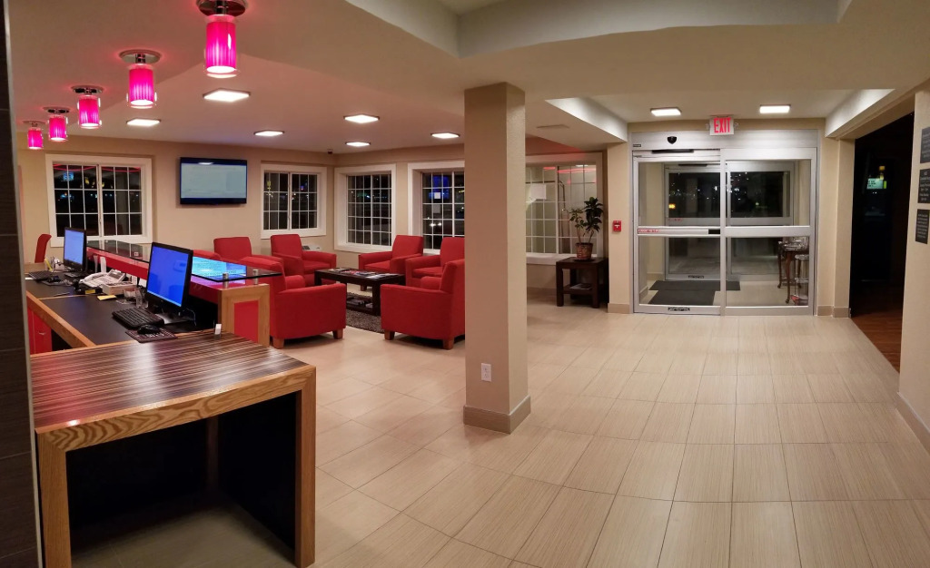 Red River Lodge & Suites