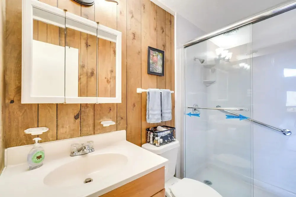 Hot Tub & Mountain Views at Gatlinburg Cabin!