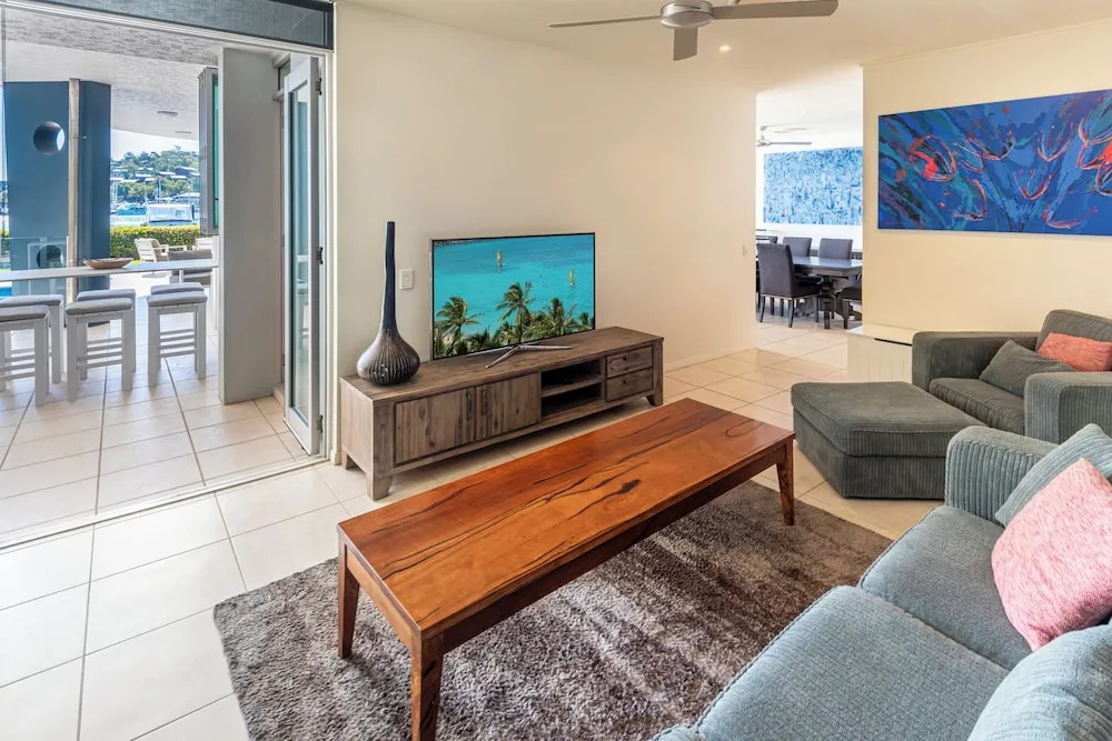 Pavillion 17 - Waterfront Spacious 4 Bedroom With Own Inground Pool And Golf Buggy