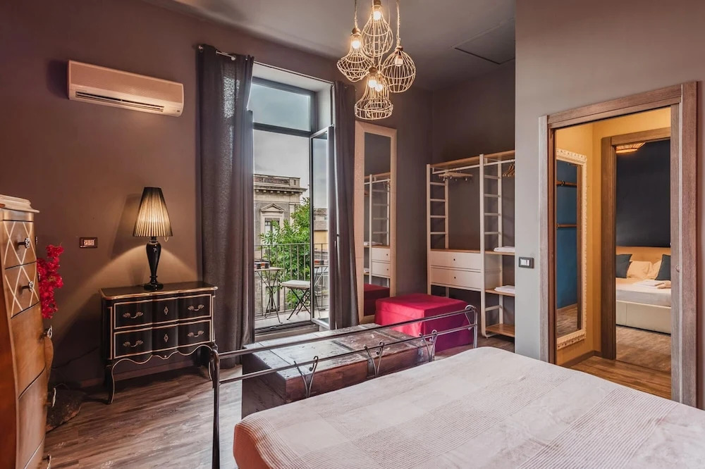 Ursino Apartment With Balcony by Wonderful Italy