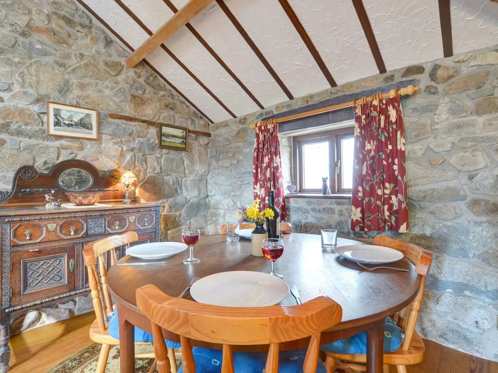 Cozy Holiday Home in Llanfaglan near Sea