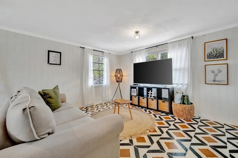 Swann Ave 2B Sleeps 6 Walk 2 Bayshore Hyde Park