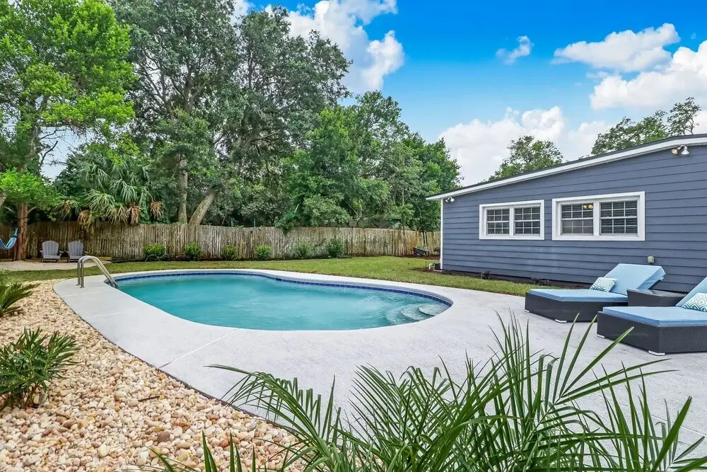 Private Pool Oasis, Walking Distance to the Beach