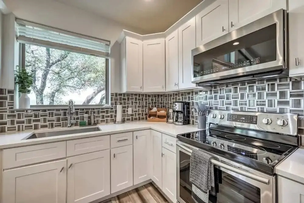 Upscale 5BR Home on Lake Travis/hottub/lake Views