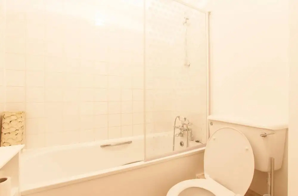 Newly Refurbished 2-br Flat for 5 in London