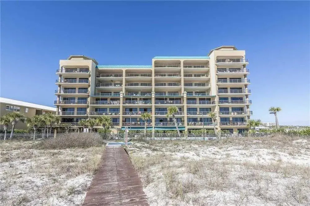 Grand Pointe 605 - 3 Br home by RedAwning