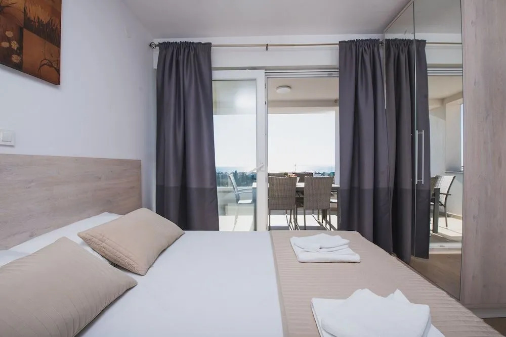 Pool Apartments Villa Dalia