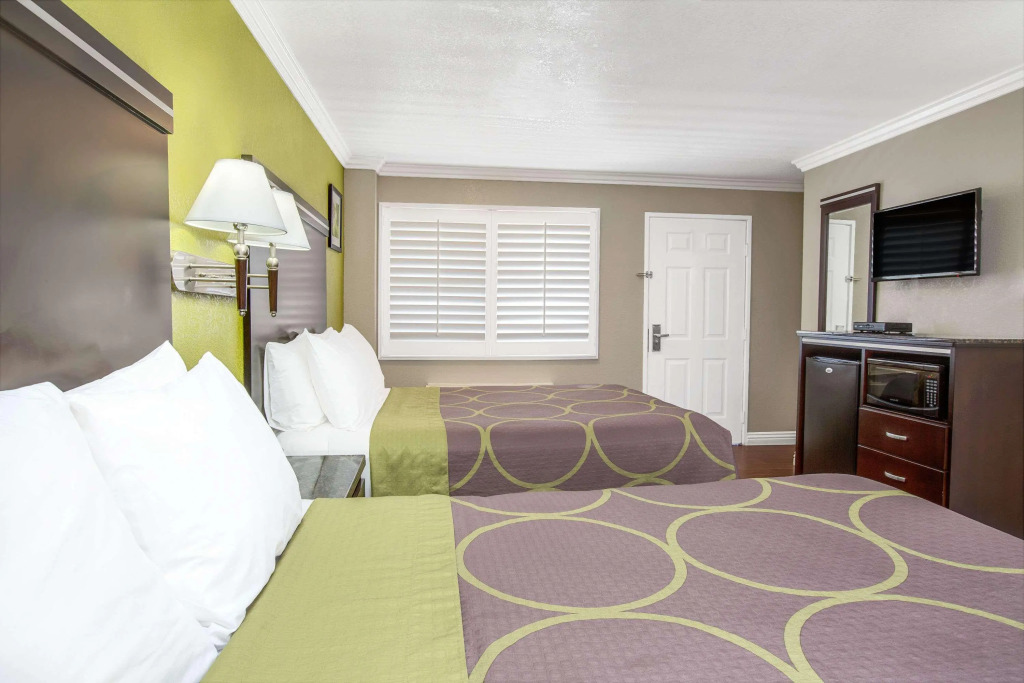 Elev8 Hotel Los Angeles, LAX