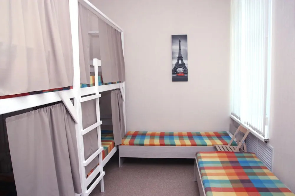 Adres Hostel