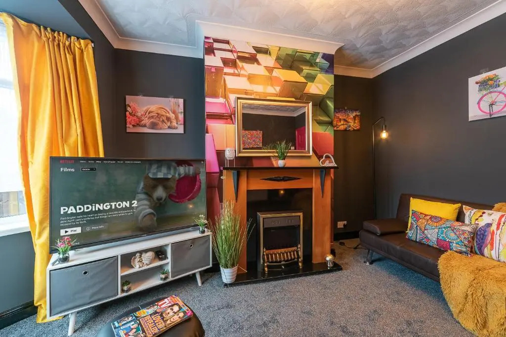 J's FrEsH Newly RefurB 2 Bedroom Garden Parking