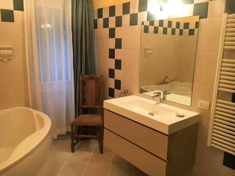 Stunning 4 bed Villa With Private Pool, Bbq, Wifi, Lake Views, Walking Distance to Restaurant