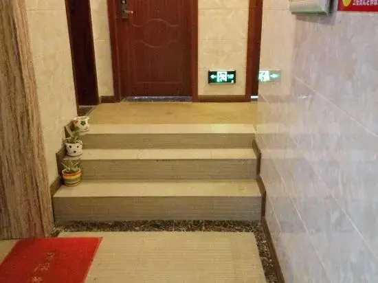 Yueyang Kuaileju Fashion Hotel (Bazi Gate High-speed Rail East Station)
