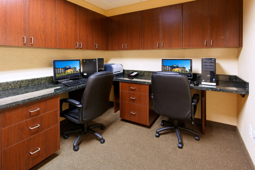 Holiday Inn Express Fresno Northwest - Herndon by IHG
