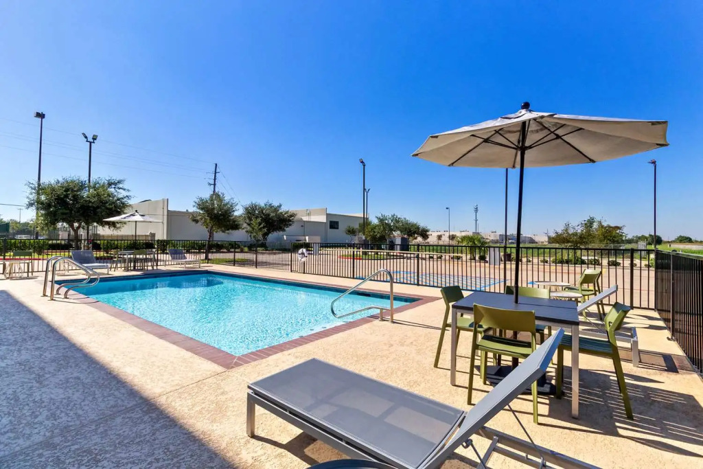 Spark by Hilton Pearland (H)