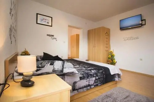 Apartment & Rooms Marigold